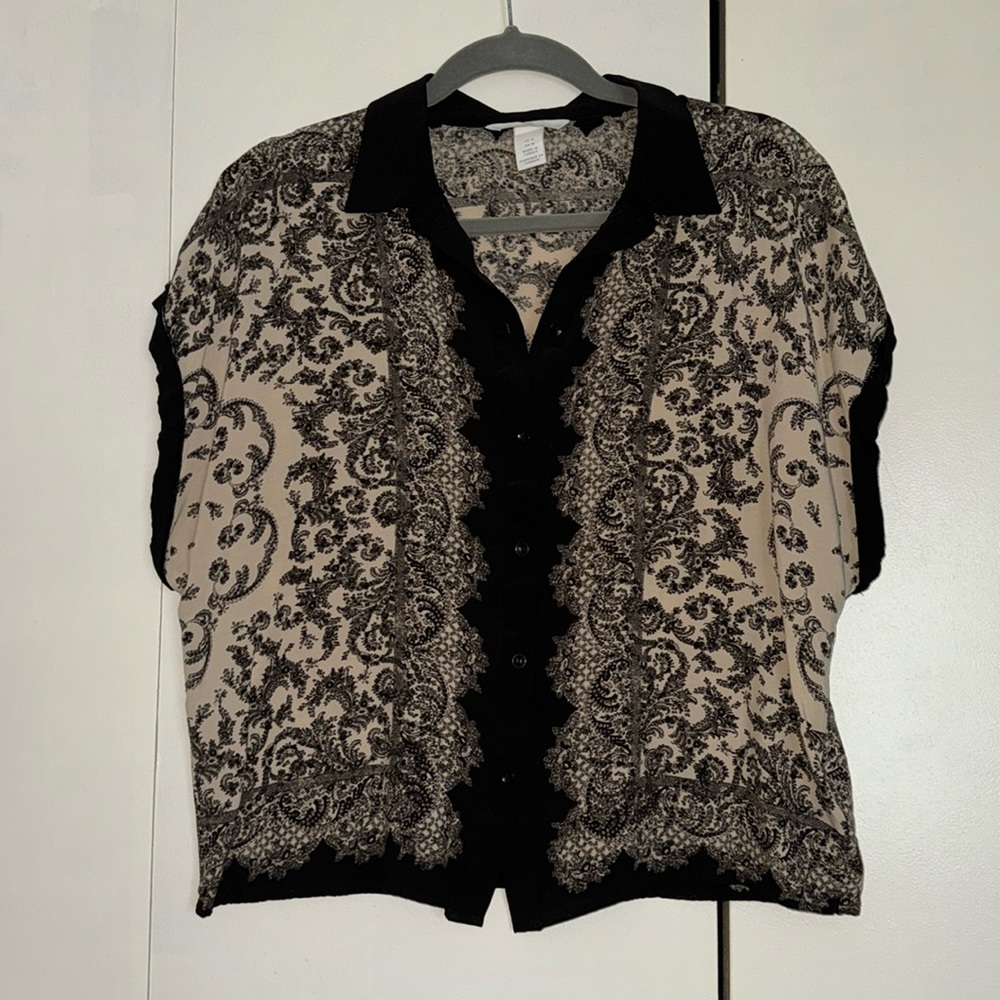 H&M button up short sleeve blouse
